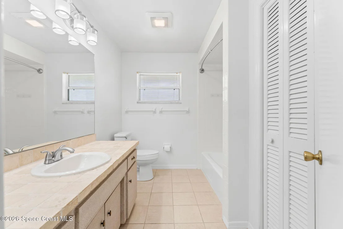 Photo of 1512 Meadowbrook Road NE