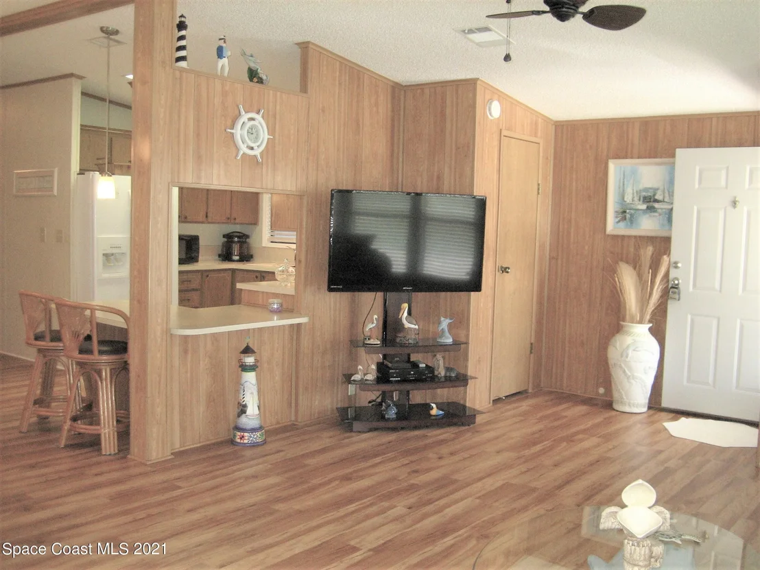 Photo of 2329 Coconut Palm Drive NE