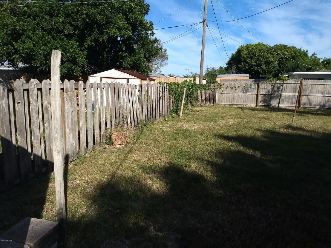 Photo of 800 Edwards Street NE