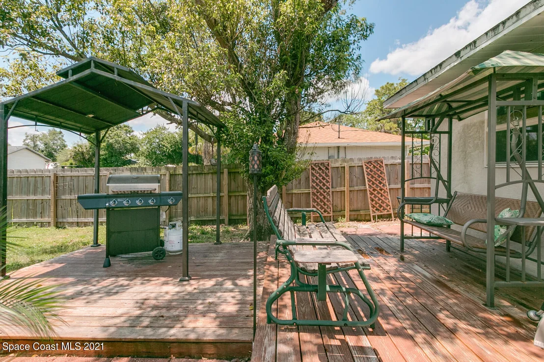 Photo of 5595 Fairbridge Street