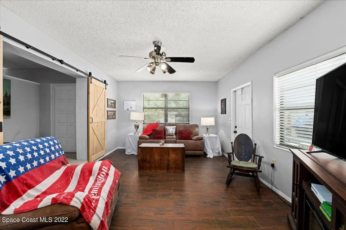 Photo of 4570 Apollo Road