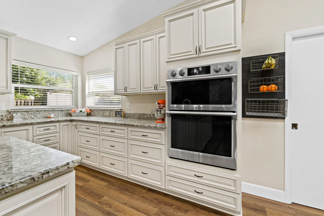 Photo of 810 Knecht Road NE