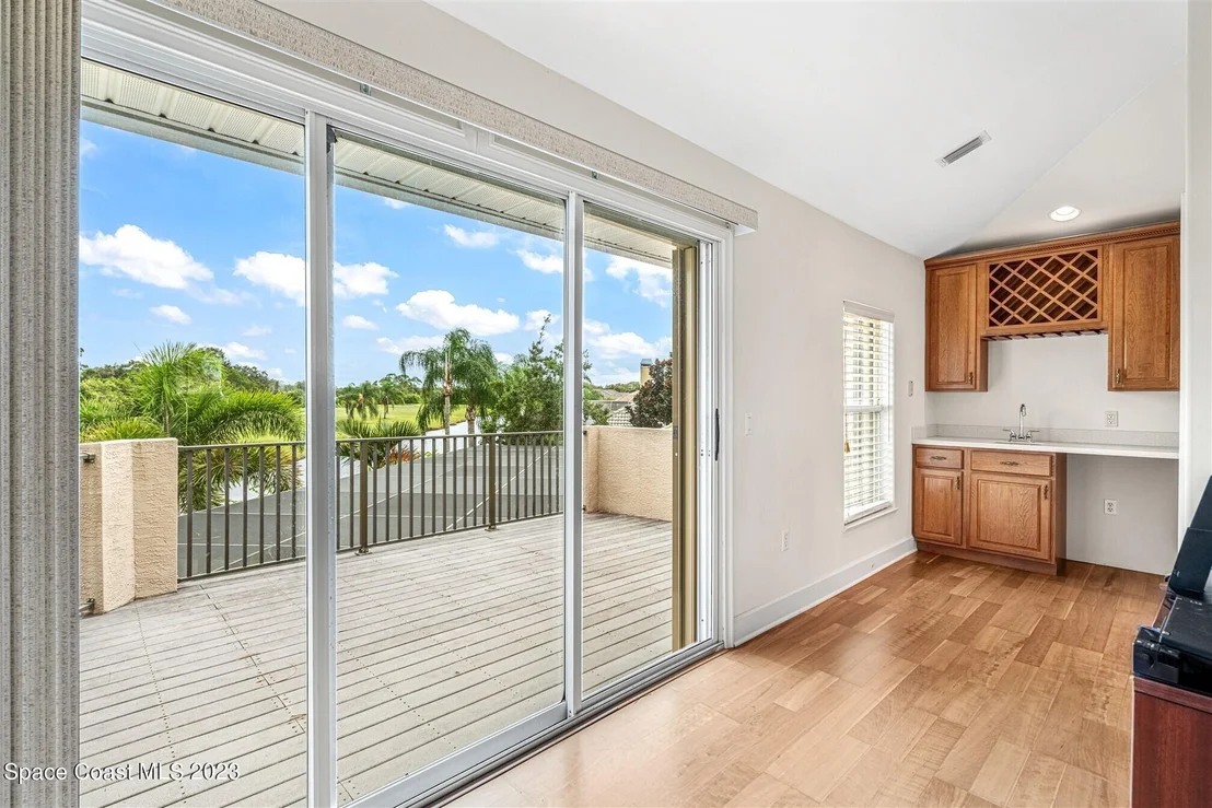 Photo of 915 Chatsworth Drive