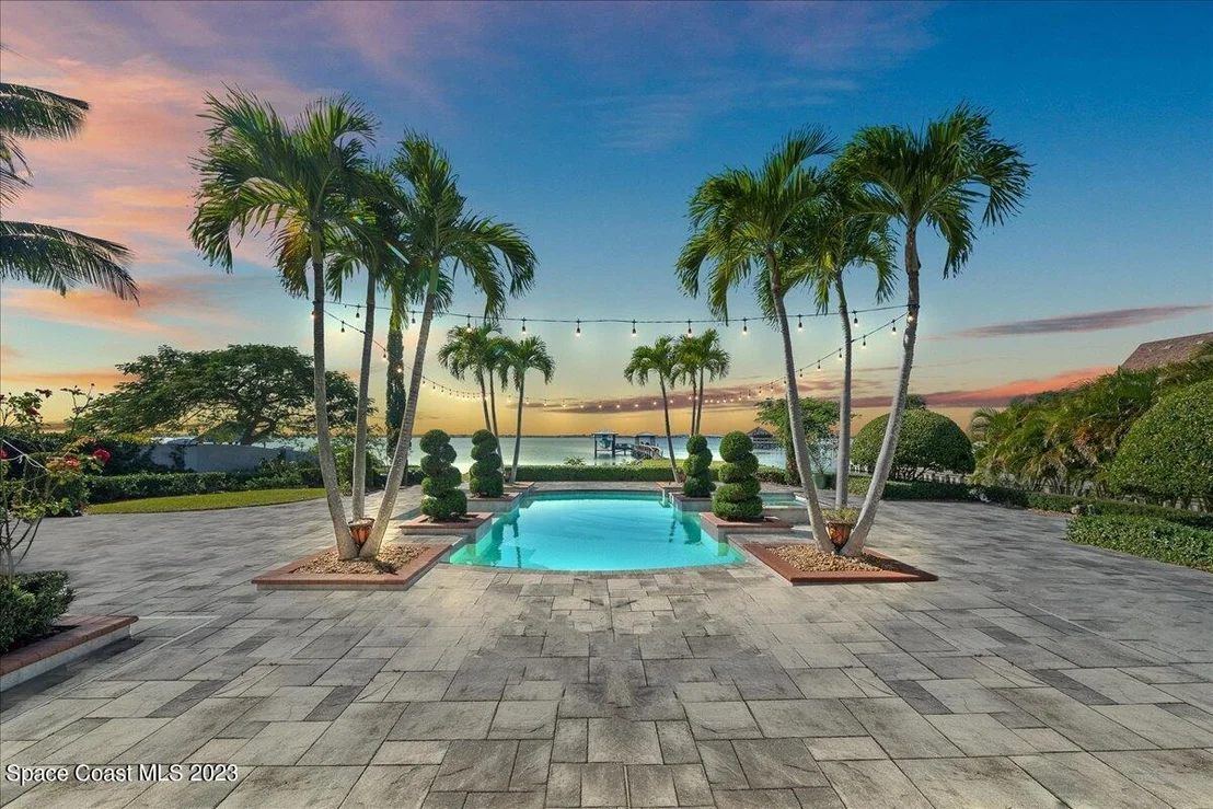 Photo of 3000 N Riverside Drive