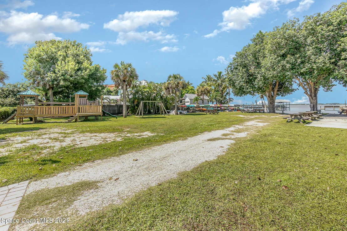 Photo of 250 Heron Drive