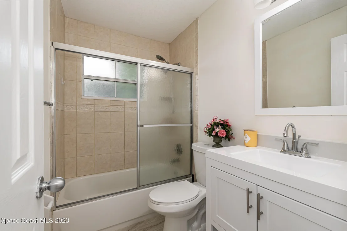 Photo of 581 Oxford Avenue