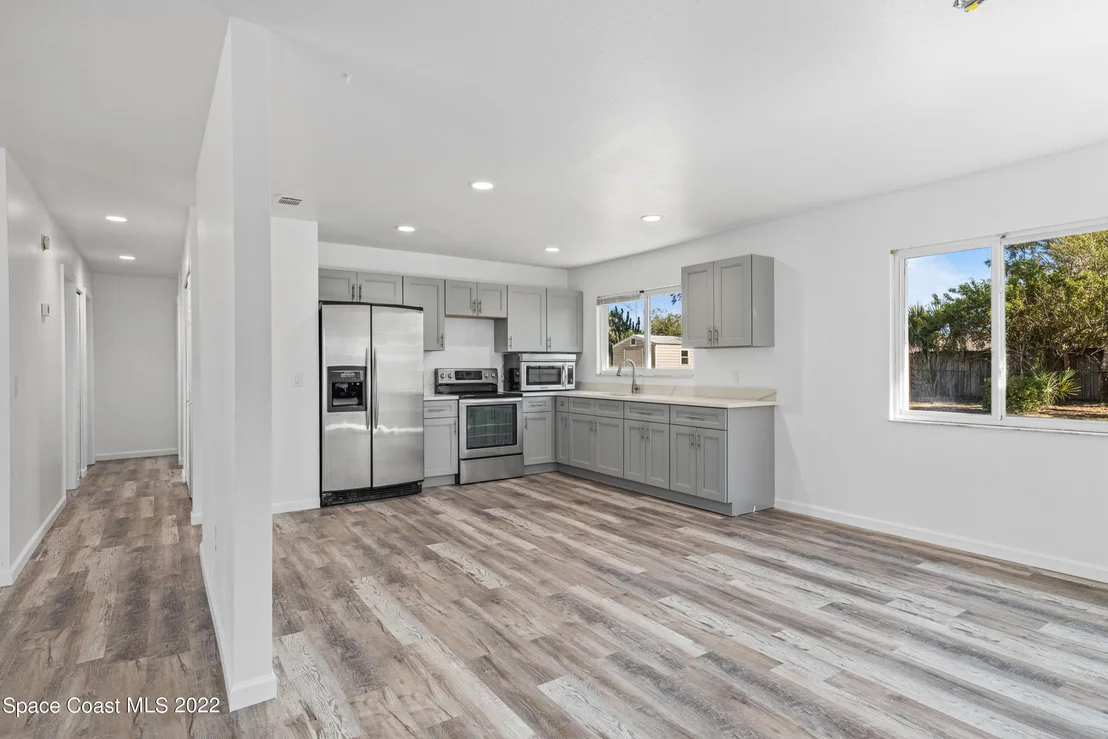 Photo of 1311 Mariposa Drive NE
