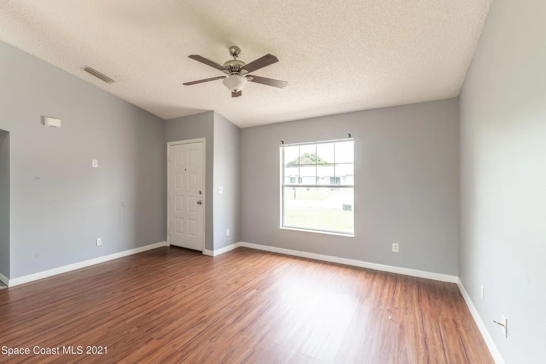 Photo of 950 Eyerly Street