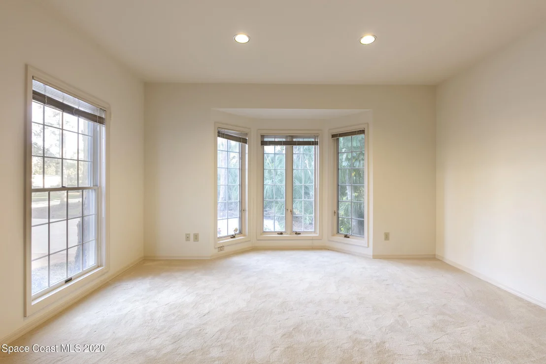 Photo of 1316 S Riverside Drive