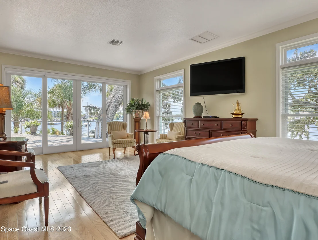 Photo of 972 W Whitmire Drive
