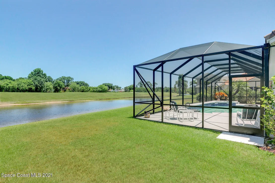 Photo of 955 Chatsworth Drive