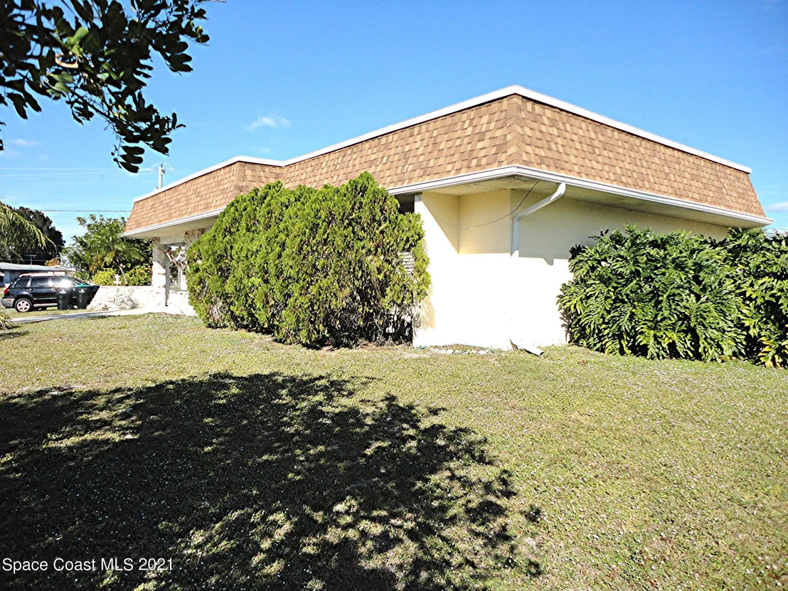 Photo of 3035 Edgewood Drive NE