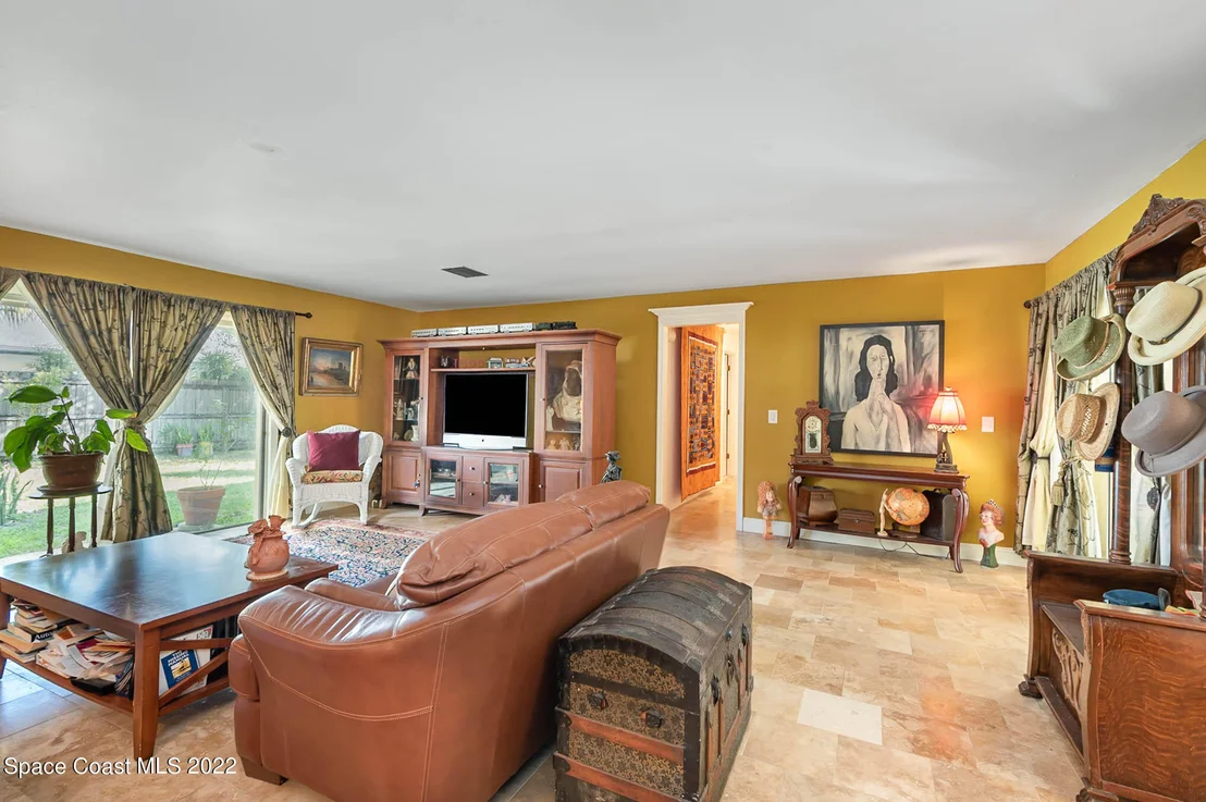 Photo of 180 White Oak Circle