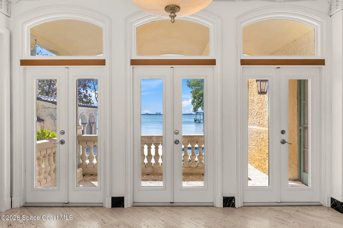 Photo of 1000 N Riverside Drive