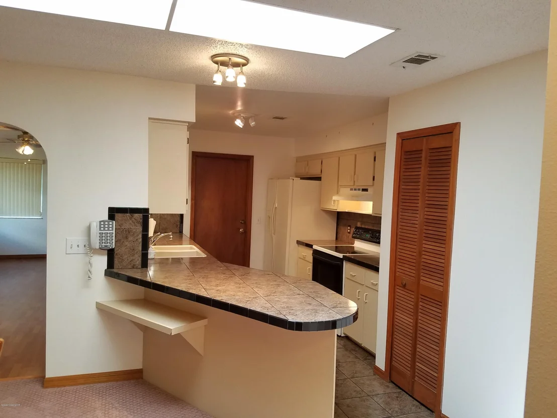 Photo of 993 Hibiscus Street