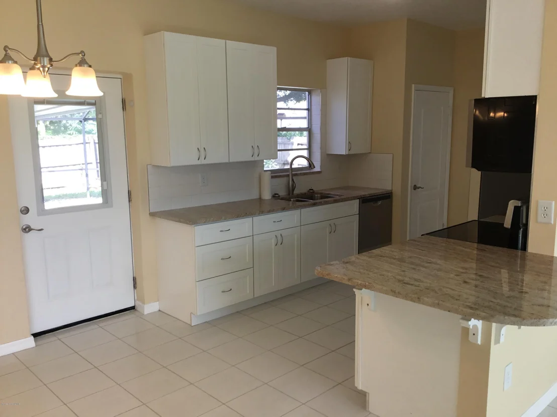 Photo of 2925 Garden Terrace NE