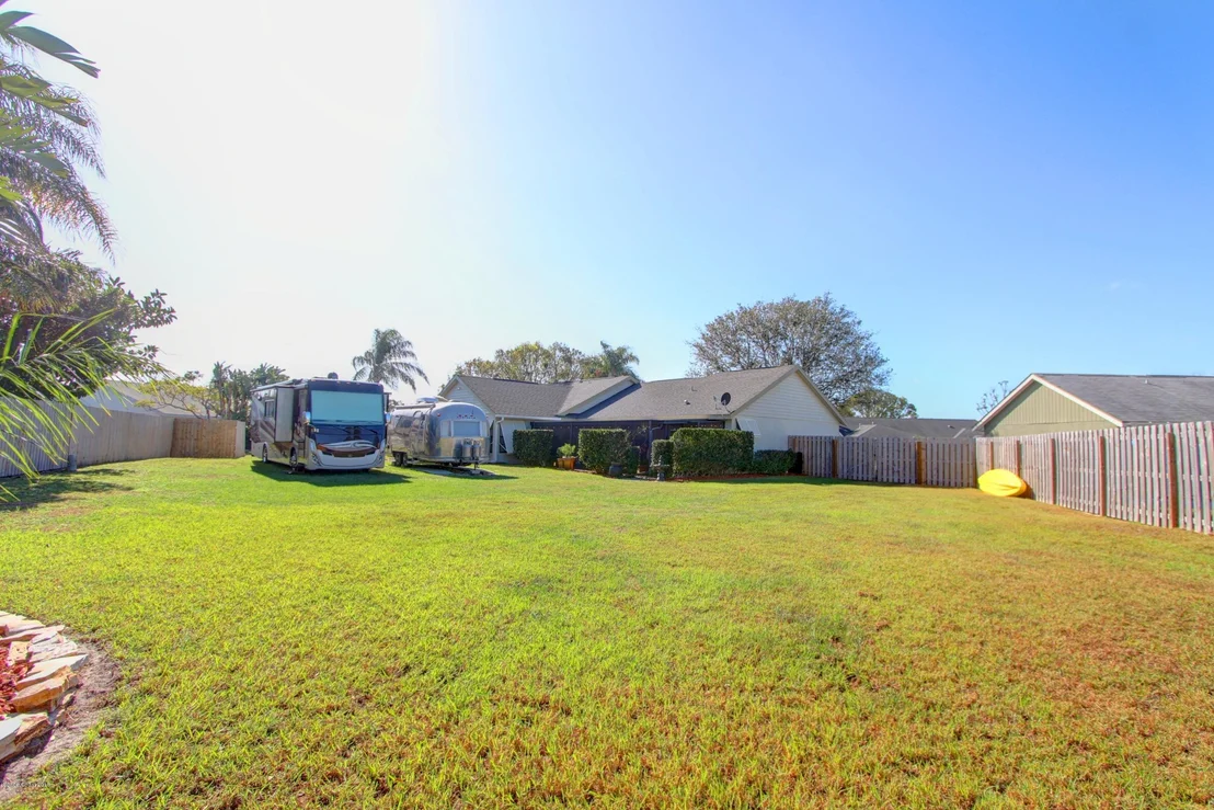 Photo of 1237 Lakeview Drive