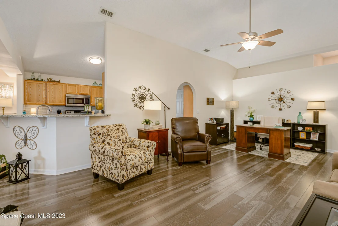 Photo of 1218 White Oak Circle