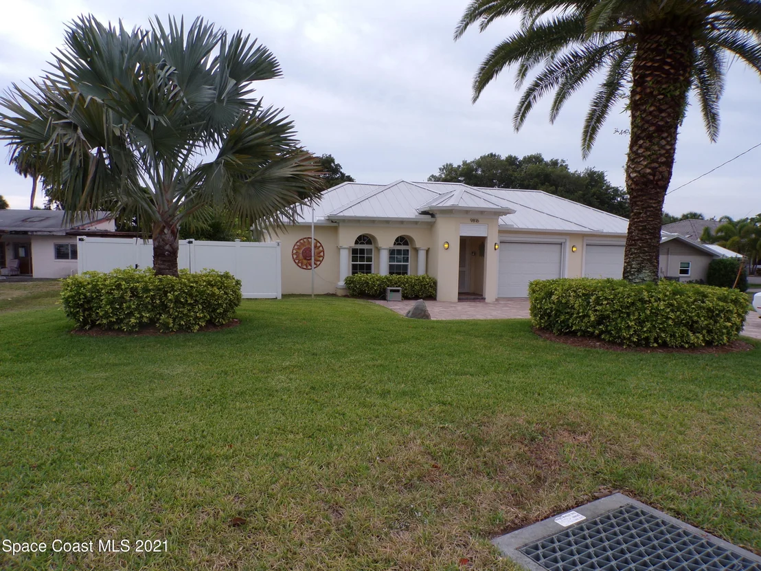 Photo of 9816 Riverview Drive