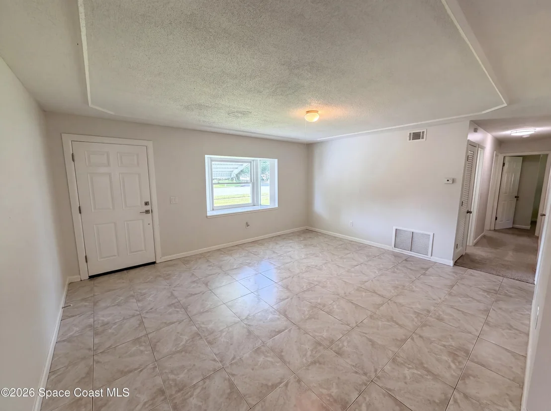 Photo of 1057 Lakemoor Boulevard