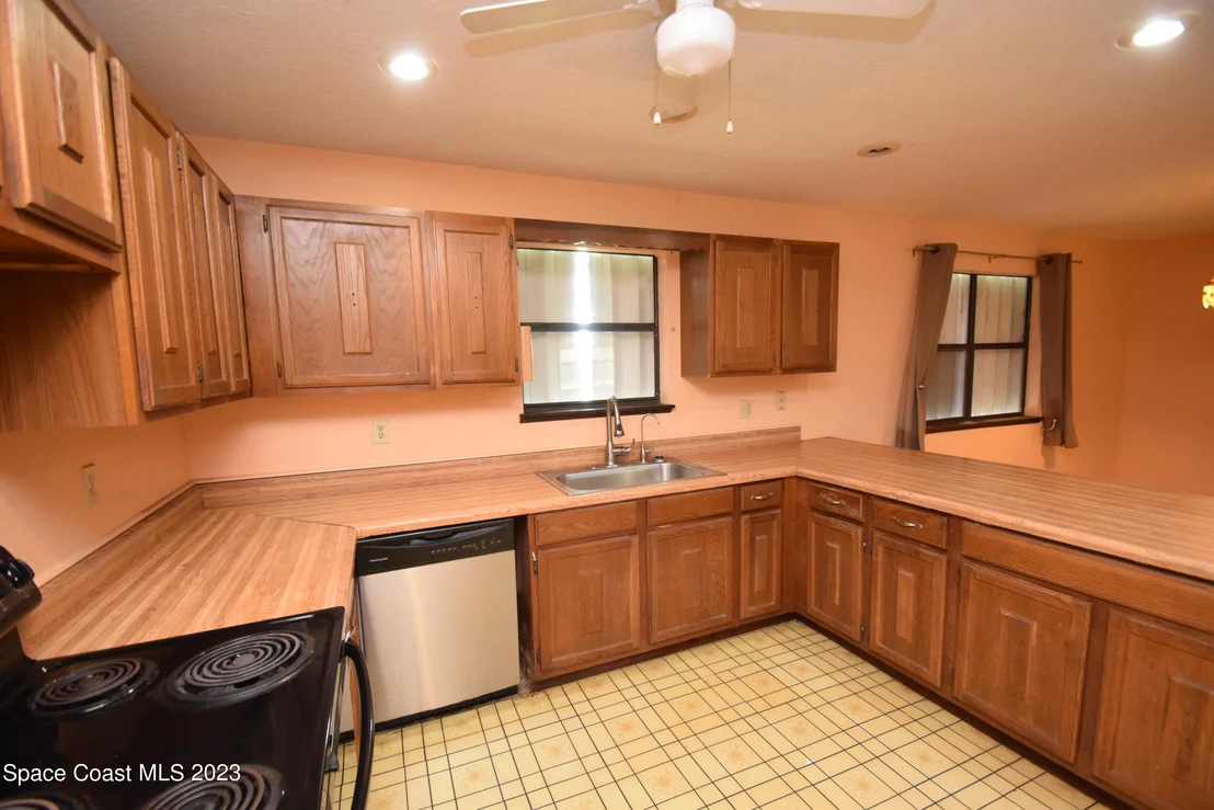 Photo of 2660 Weber Road