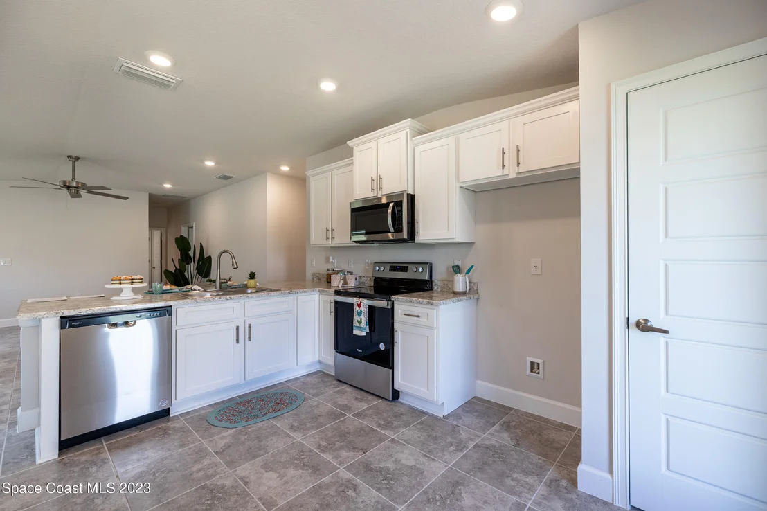 Photo of 1117 SE Canfield Circle SE