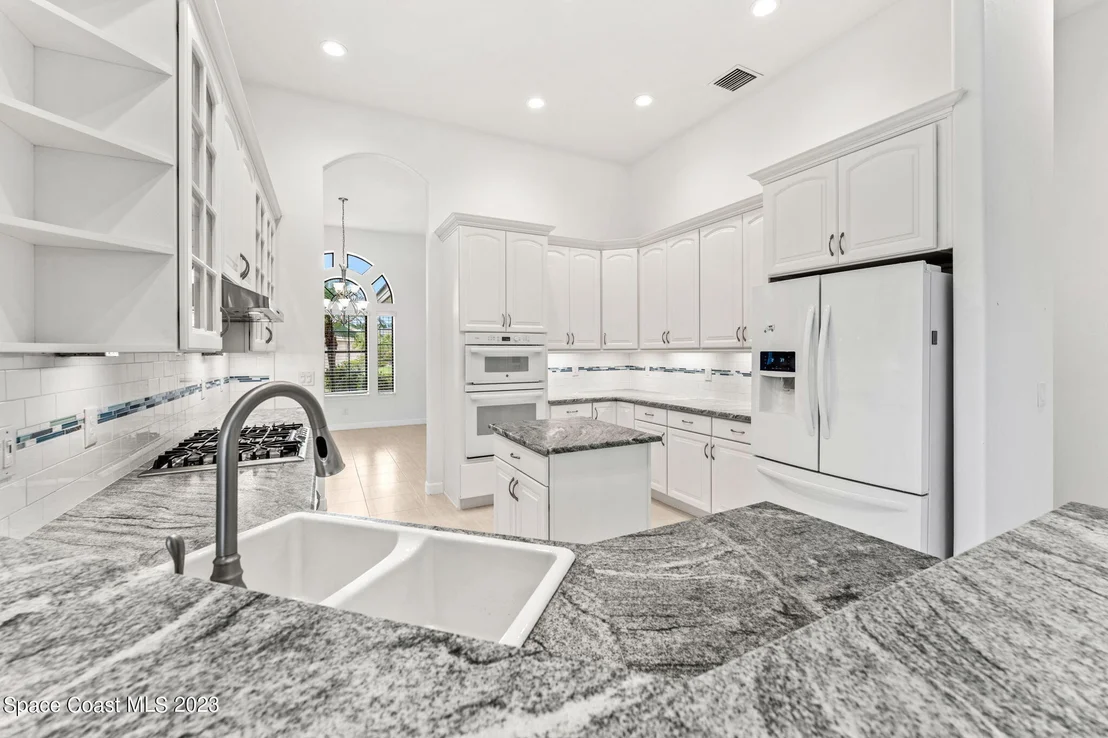 Photo of 423 Flanders Drive