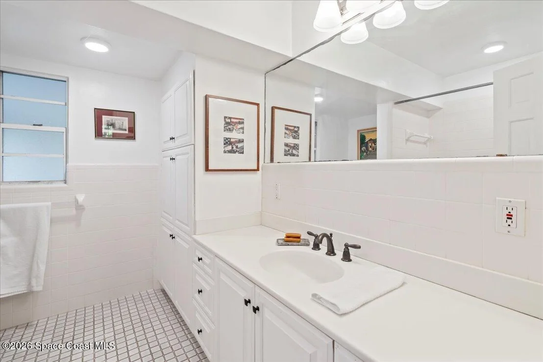 Photo of 333 Cocoa Avenue