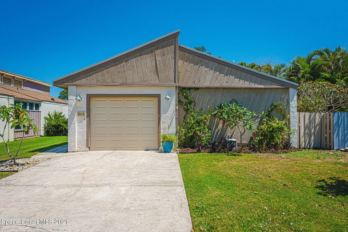 Photo of 460 Willow Tree Drive