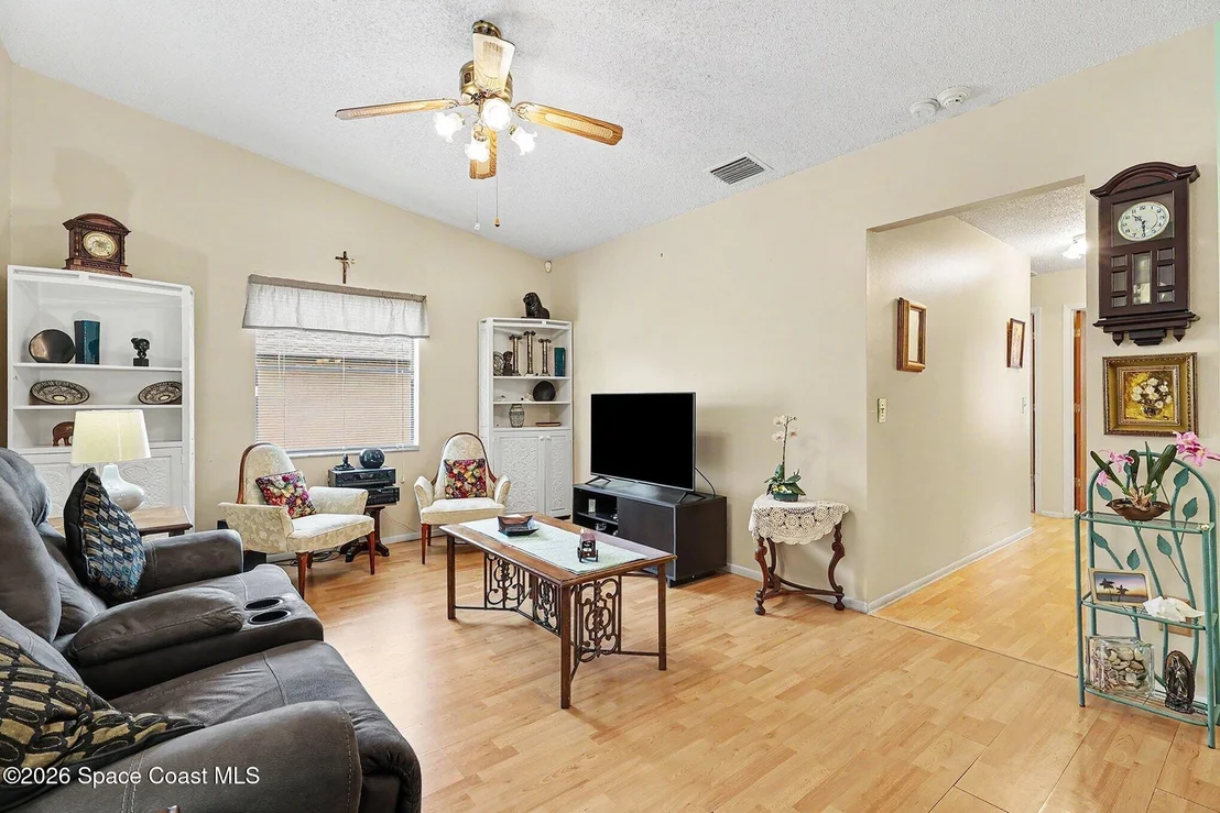 Photo of 1354 Eldron Boulevard SE