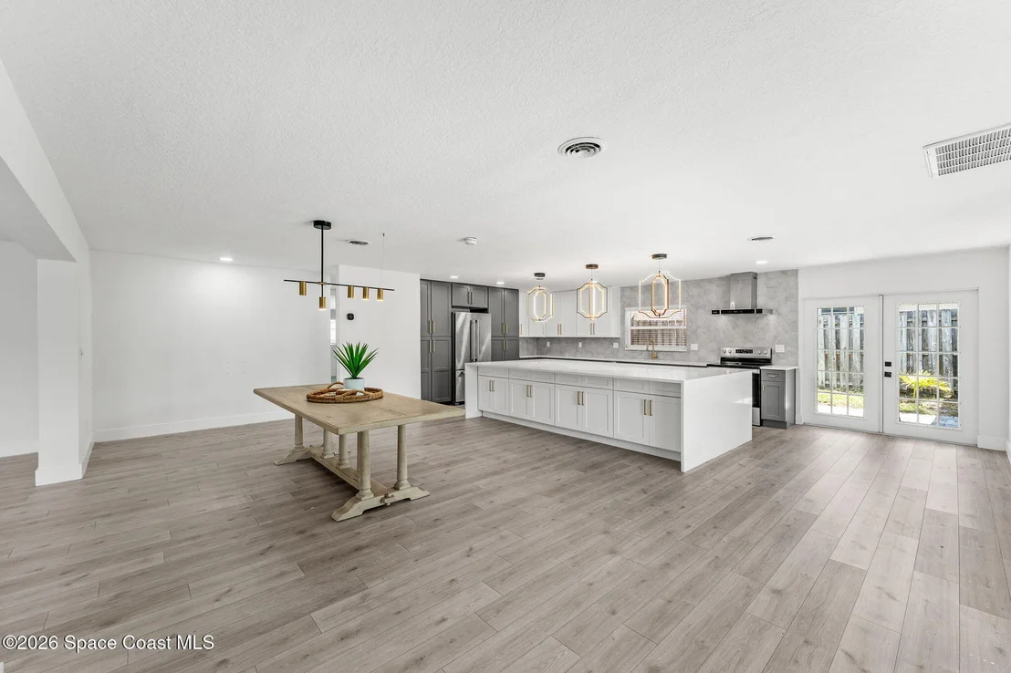 Photo of 470 Seabreeze Drive