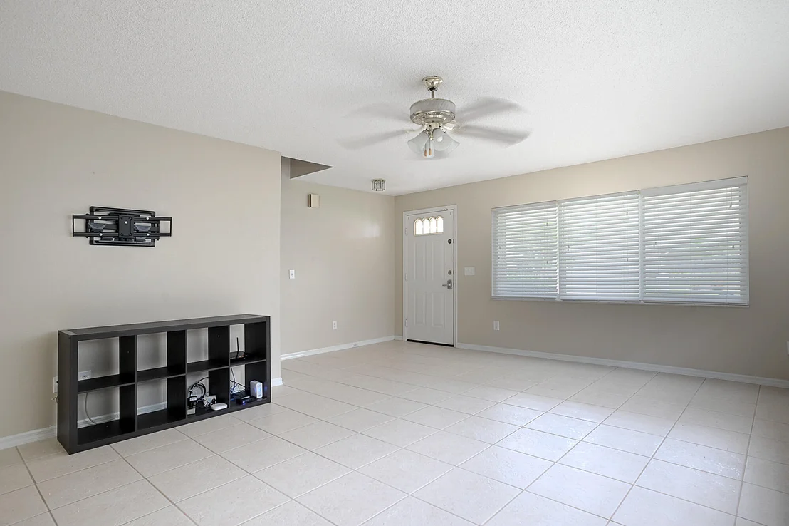 Photo of 332 Nikomas Way