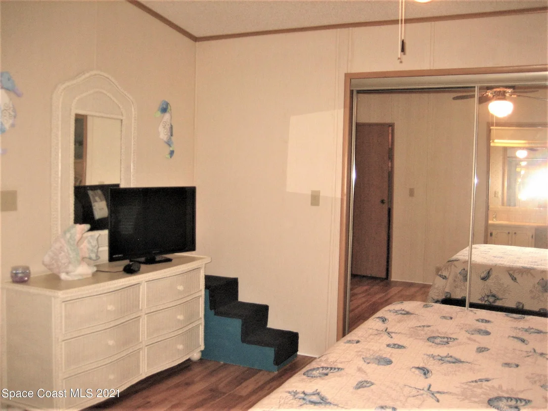 Photo of 2329 Coconut Palm Drive NE