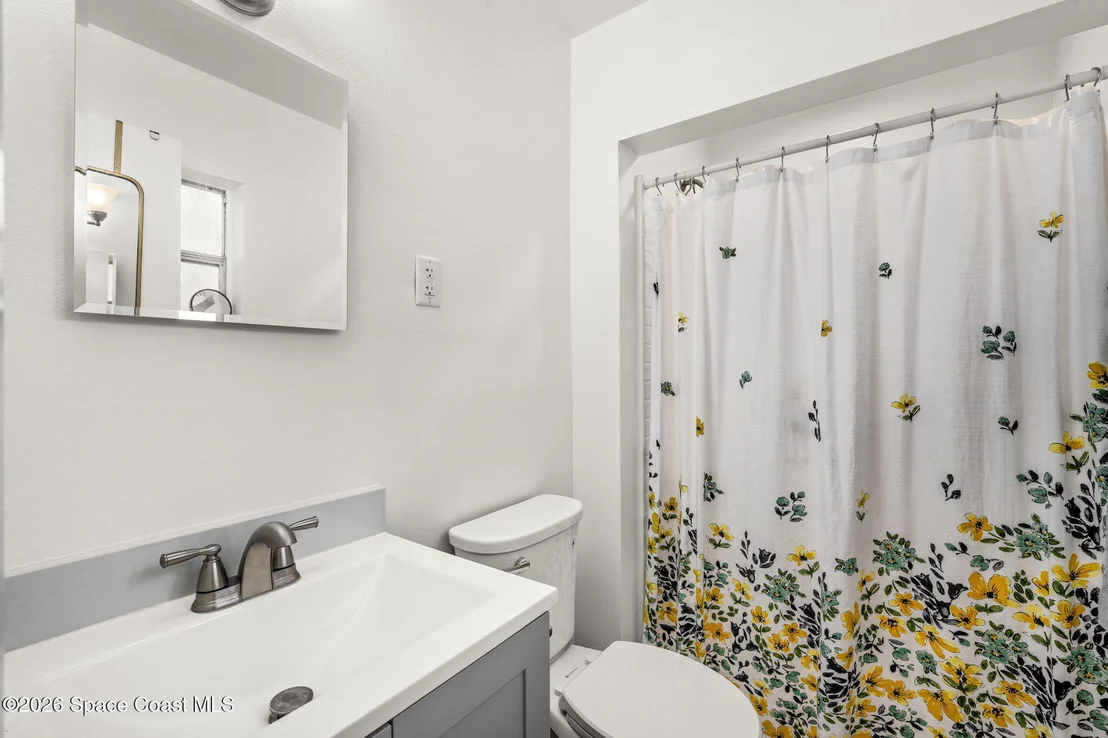 Photo of 1425 Crest Drive