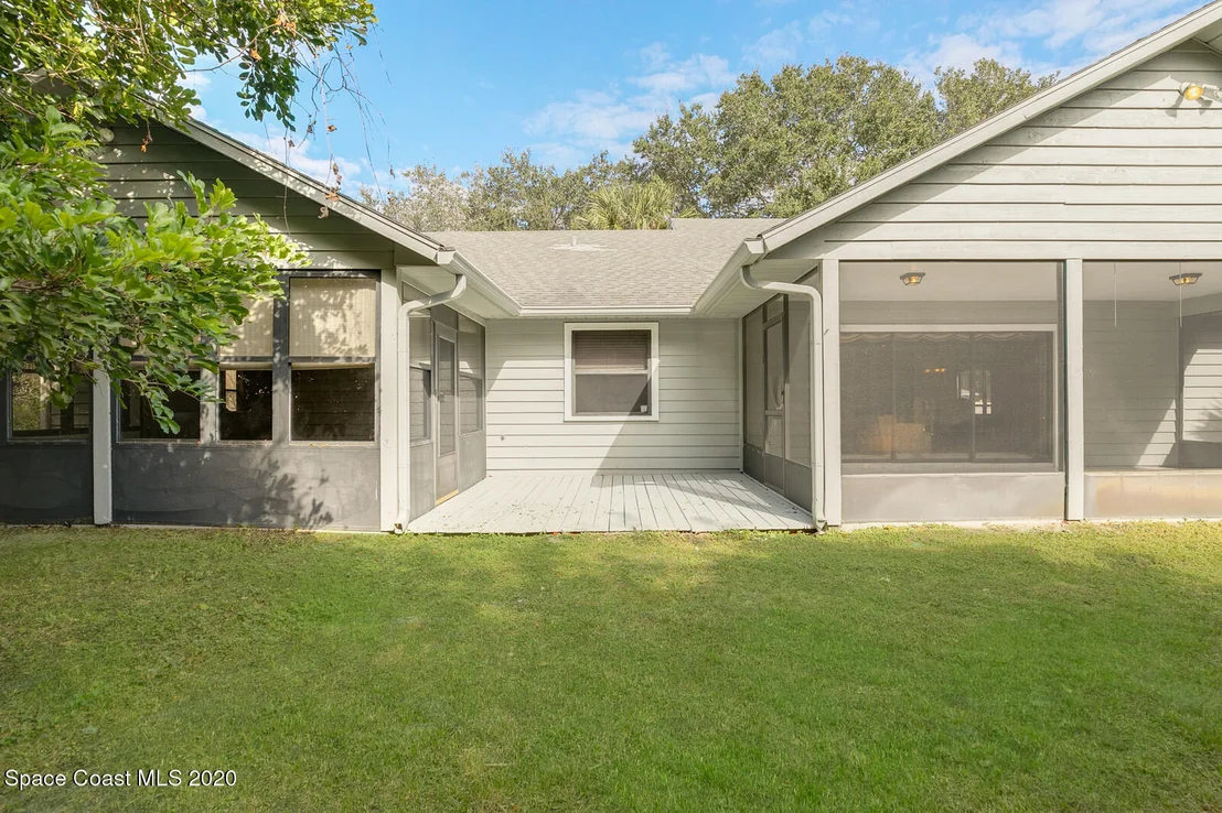 Photo of 2590 Coral Way