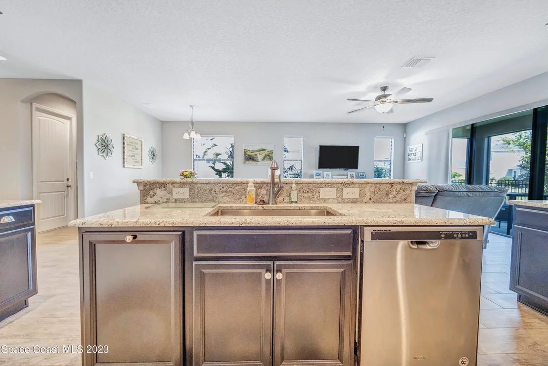 Photo of 7338 Bluemink Lane