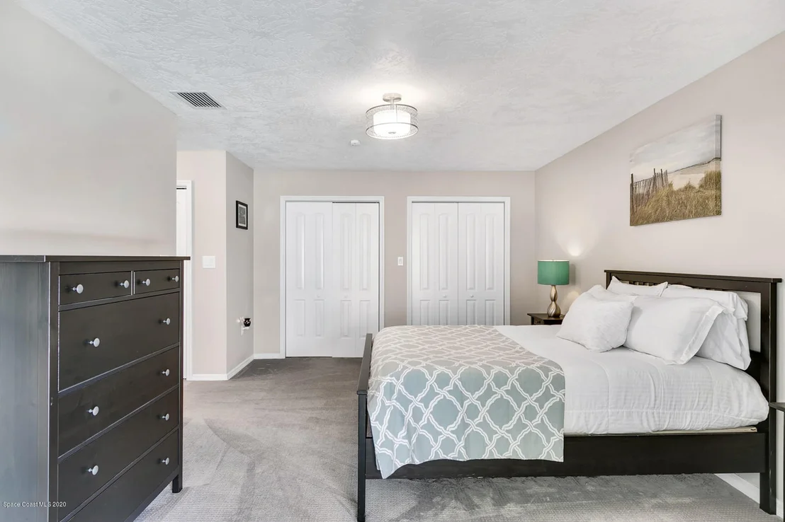Photo of 980 Long Meadow Lane