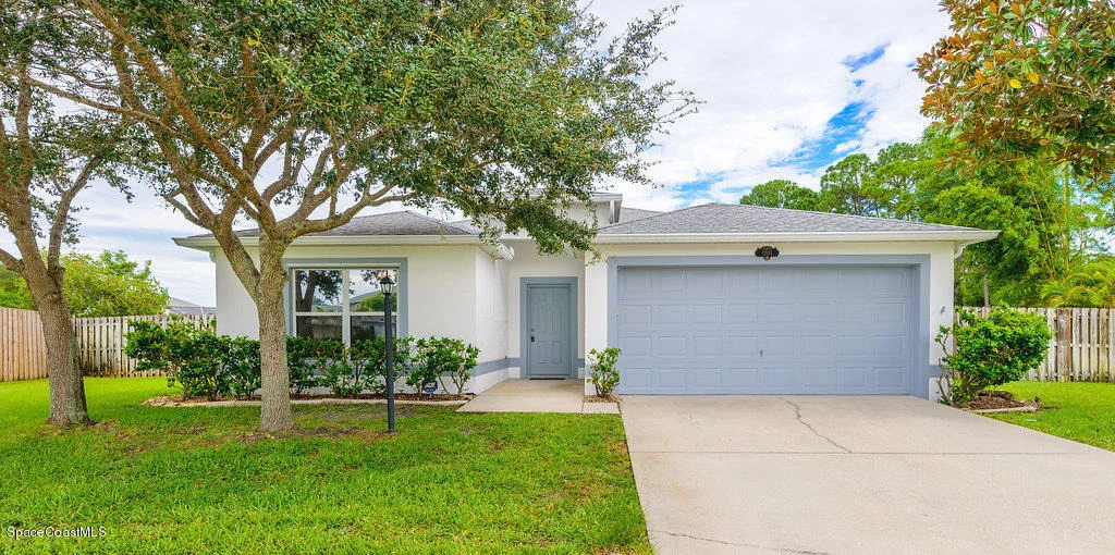 Photo of 1203 White Oak Circle