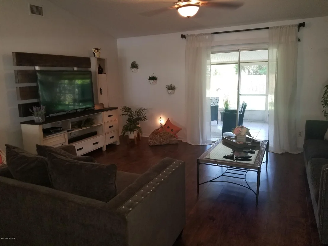 Photo of 5095 Carter Street