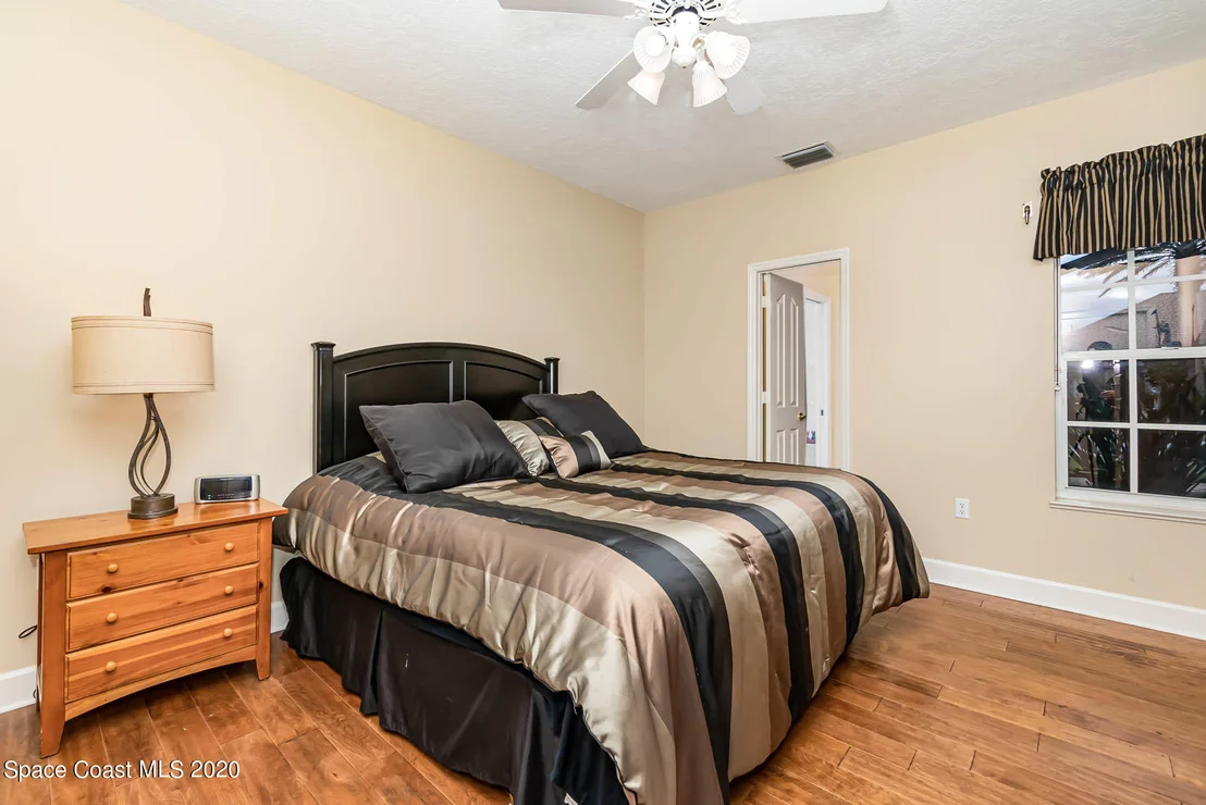 Photo of 889 Oak Park Drive