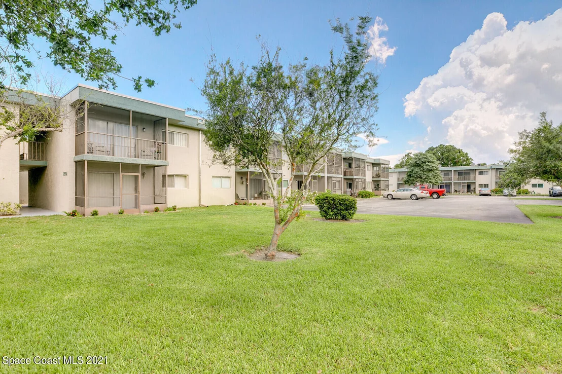 Photo of Unit 122 at 3001 Thrush Drive