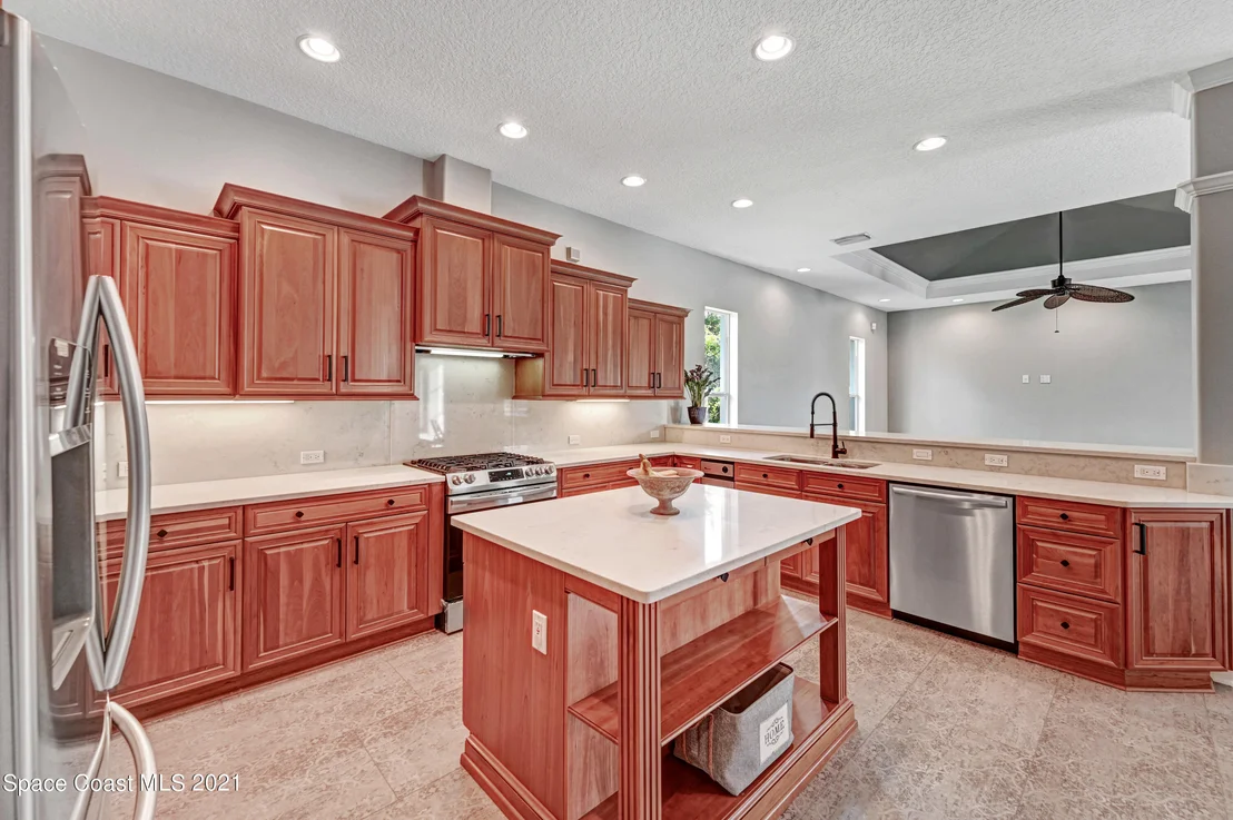 Photo of 882 Oak Park Drive