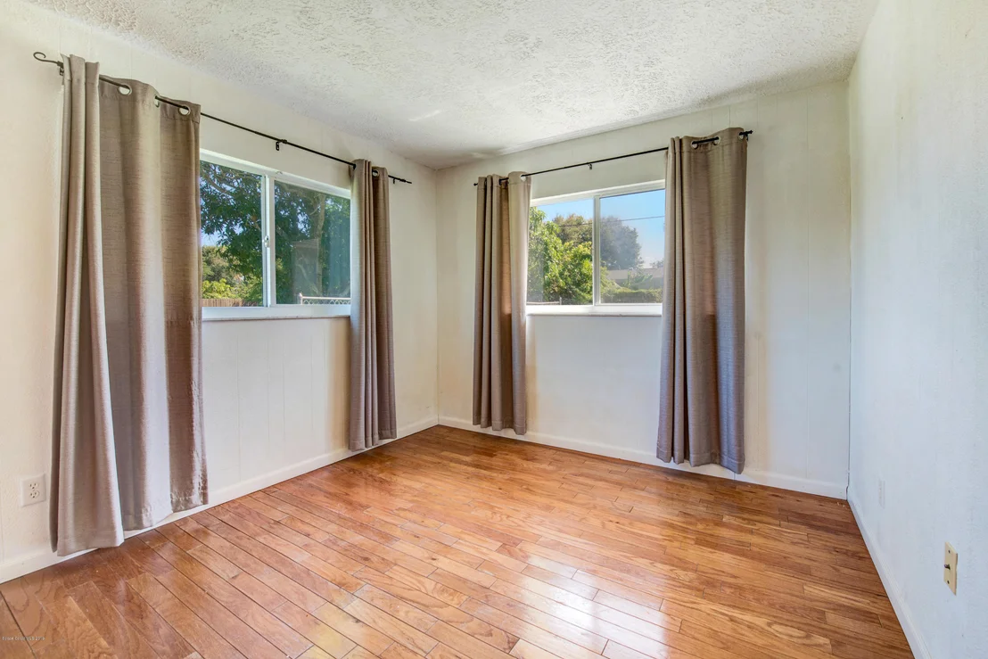 Photo of 2926 Kosuth Road NE