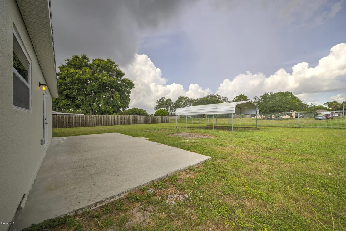 Photo of 1025 Riviera Drive NE