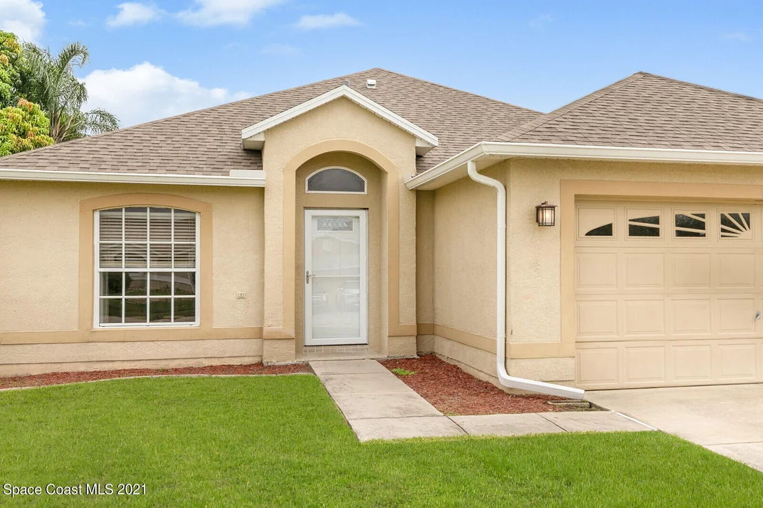 Photo of 1011 Sabal Grove Drive