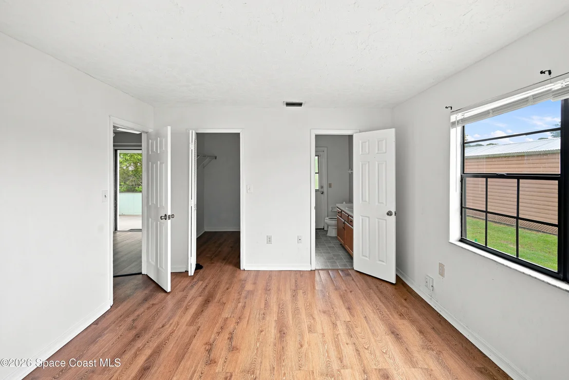 Photo of 2425 Cogan Drive SE