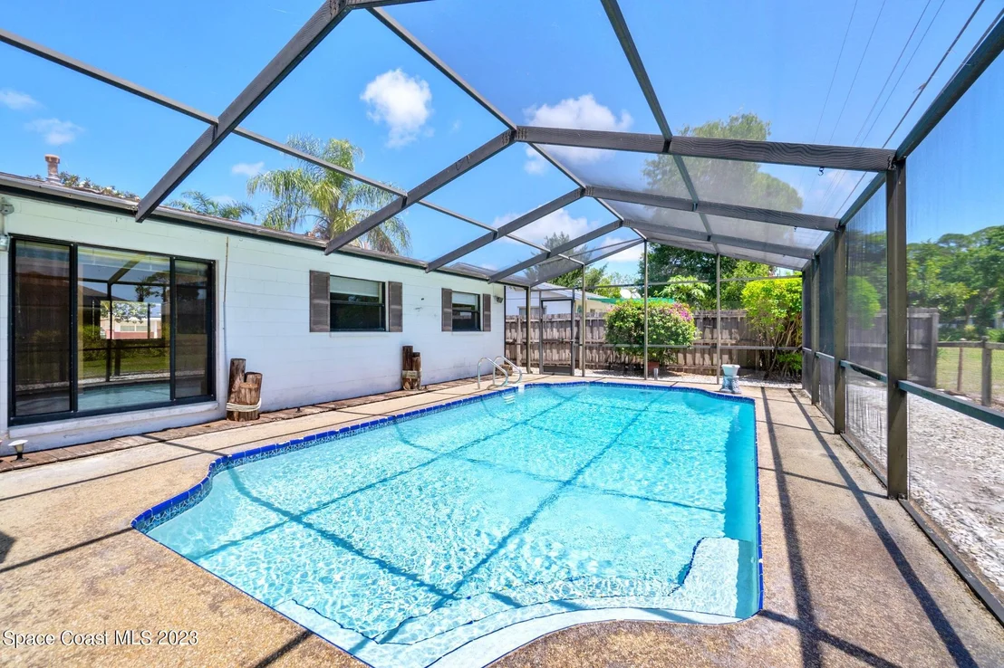 Photo of 899 Jefferson Road