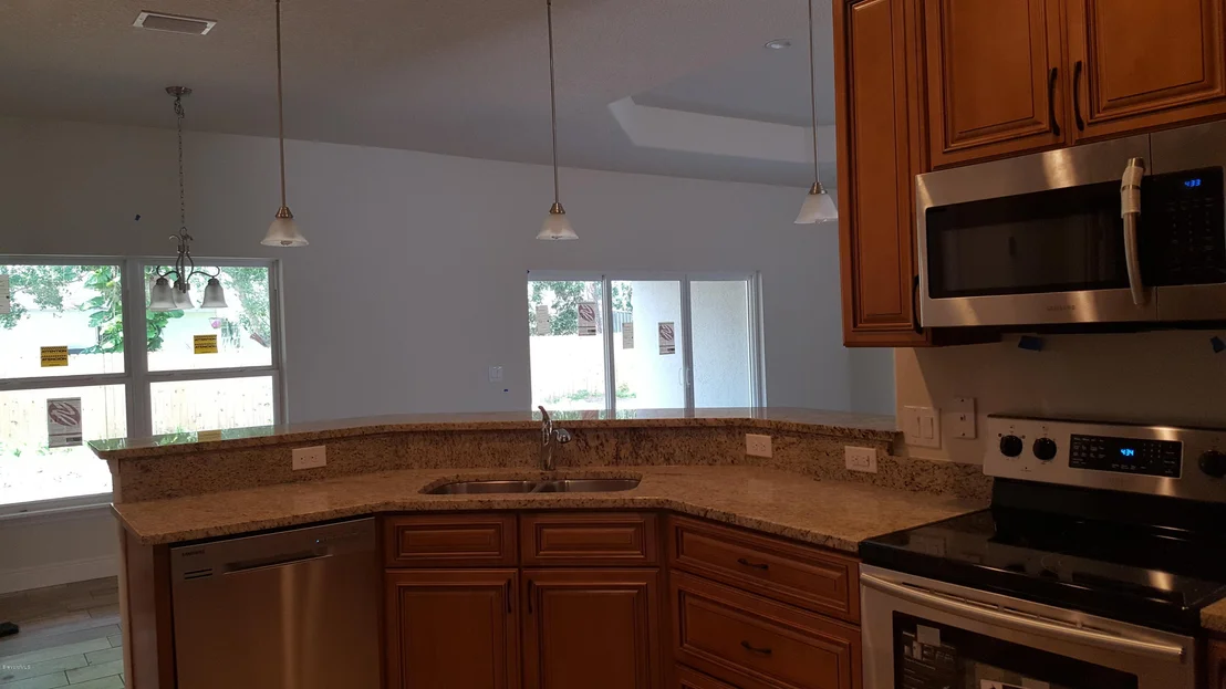 Photo of 1449 Van Eck Road NE