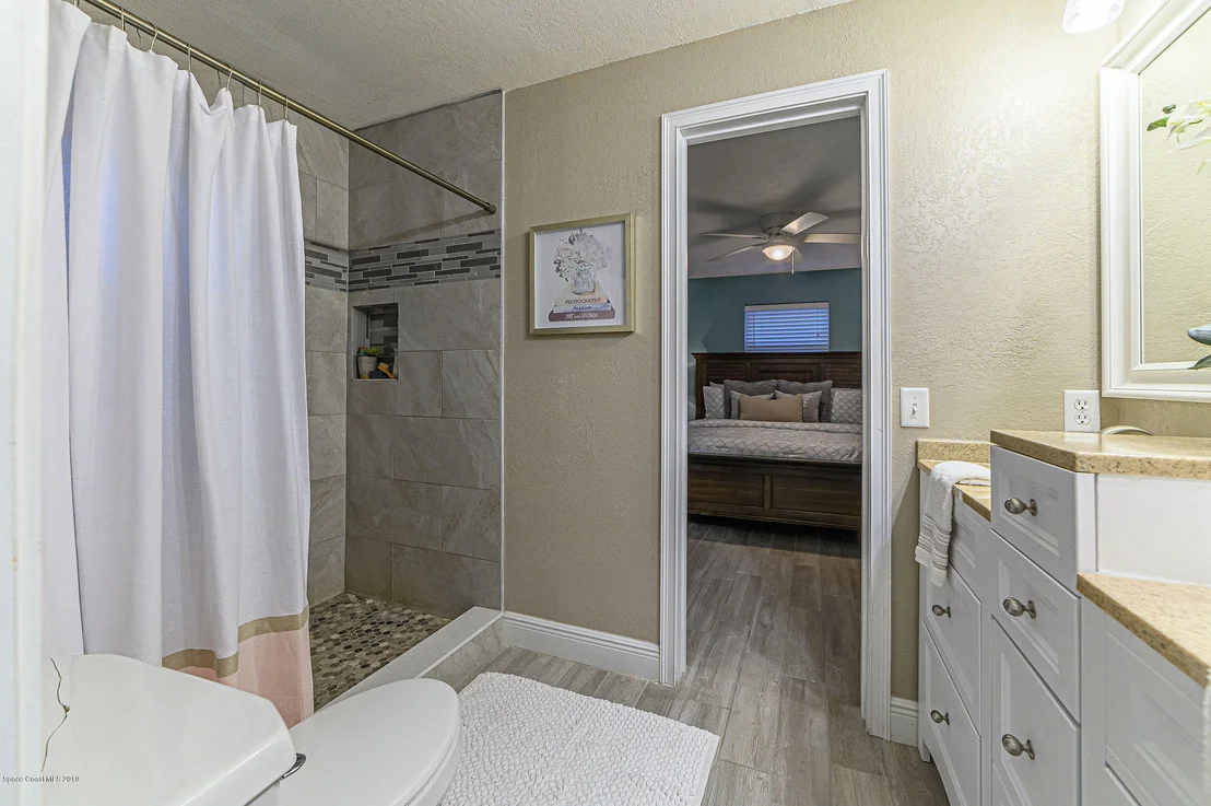 Photo of 3905 Lake Washington Road