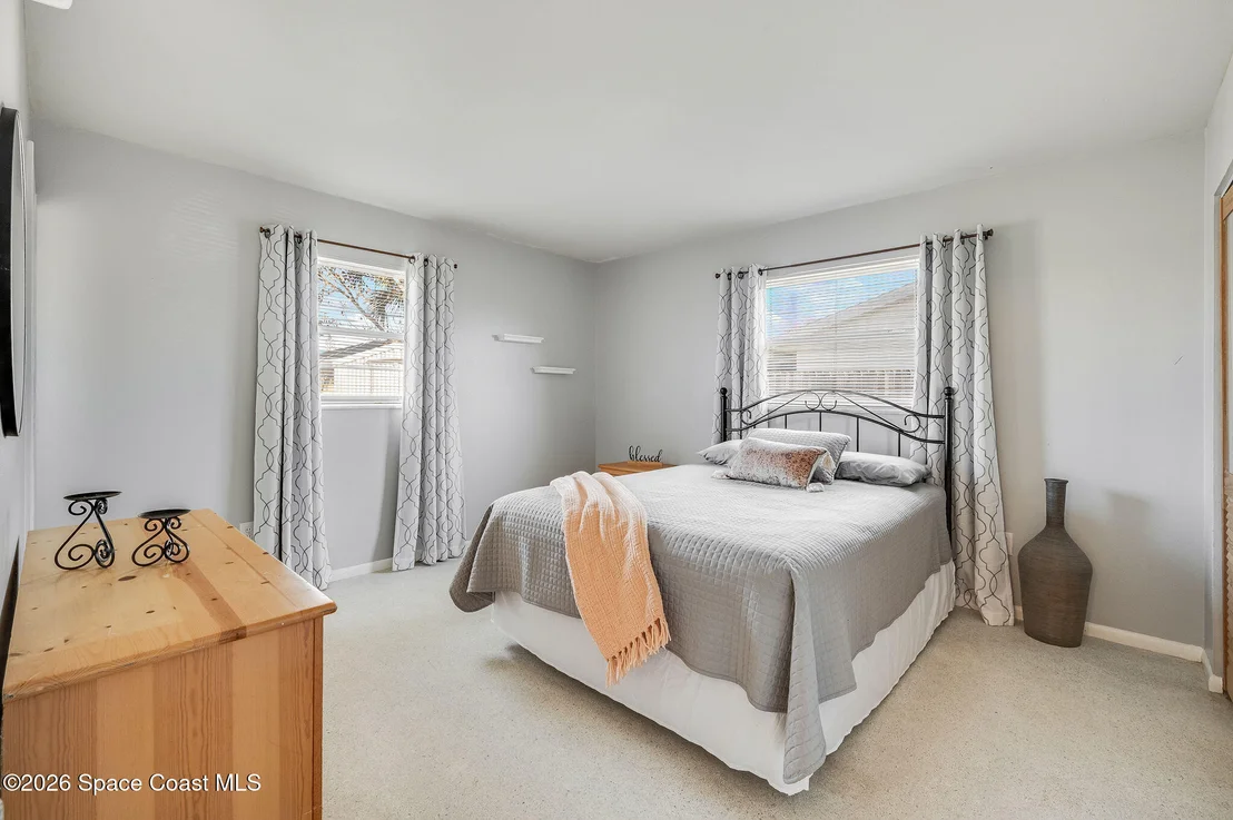 Photo of 995 Eyerly Lane NE